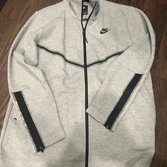 Nike Tech Fleece Men's Full Zip  Jacket in Heather Gray Black Zip size Small - Picture 1 of 7